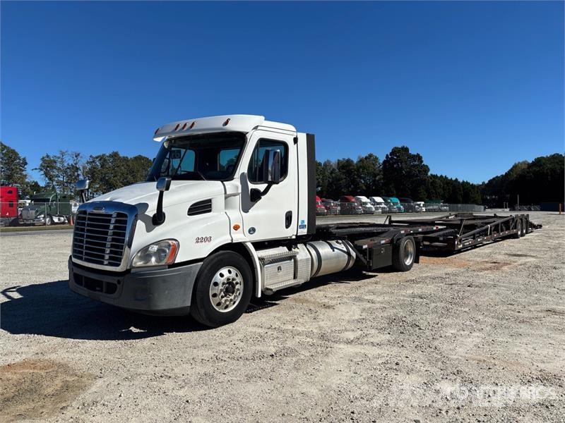 Freightliner Cascadia 113 Car Carrier Truck Camiões de Transporte Auto