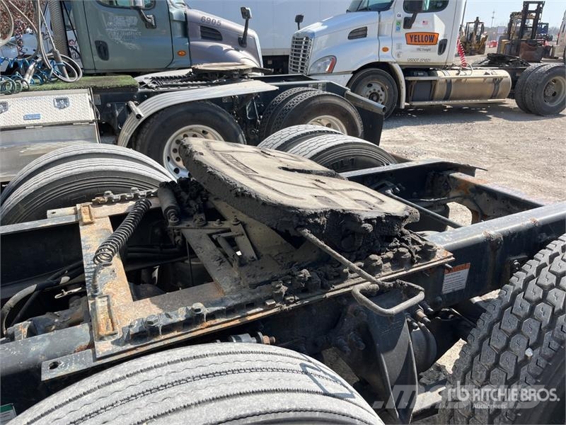 Freightliner Cascadia 125 6x4 T/A Sleeper Truck Tractor Cabezas tractoras