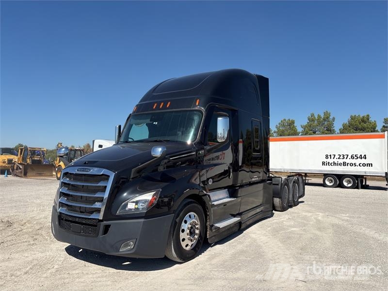 Freightliner Cascadia 126 6x4 T/A Sleeper Truck Tractor Седельные тягачи