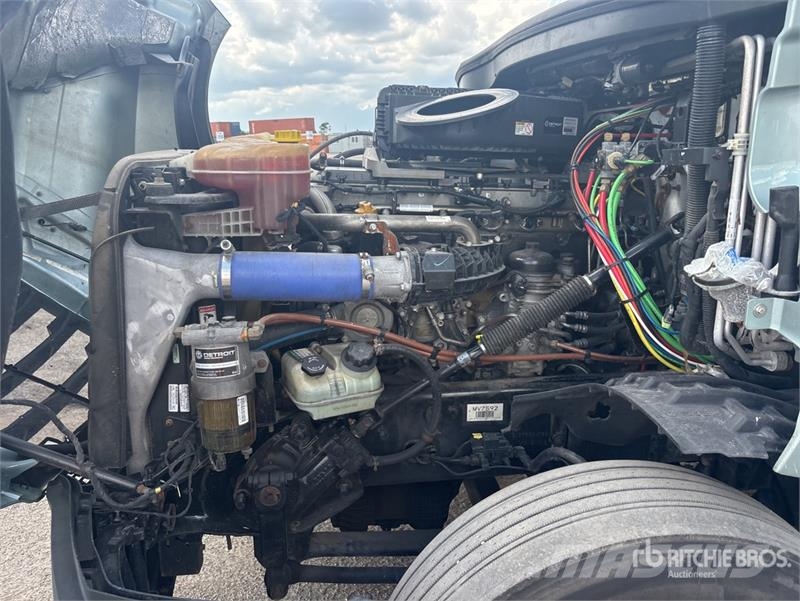 Freightliner Cascadia 126 T/A Sleeper Truck Tractor Tractor Units