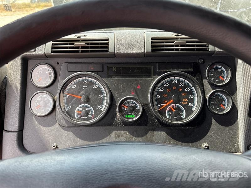 Freightliner Cascadia 125 6x4 T/A Sleeper Truck Tractor Tegljači