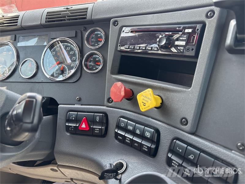 Freightliner Cascadia 113 Camiones portacoches