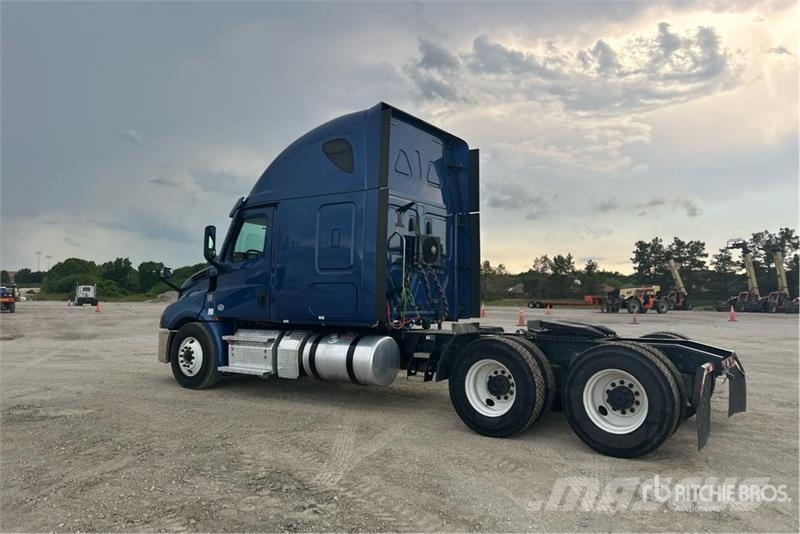 Freightliner Cascadia 126 6x4 T/A Sleeper Truck Tractor Tractor Units