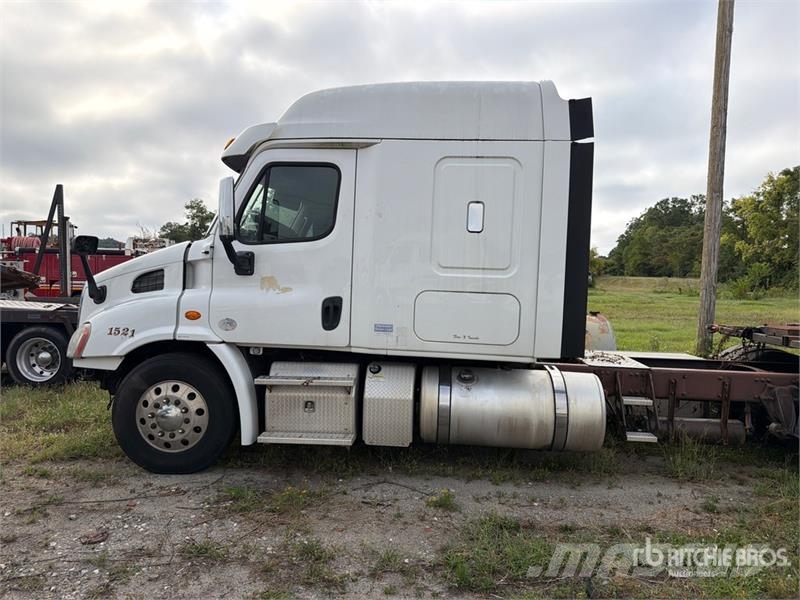 Freightliner Cascadia 113 6x4 Sleeper Car Carrier Truck Trasportatore per veicoli