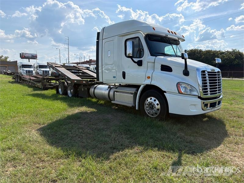 Freightliner Cascadia 113 6x4 Sleeper Car Carrier Truck مركبات النقل