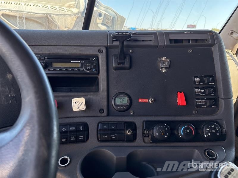 Freightliner Cascadia 125 6x4 T/A Sleeper Truck Tractor Sattelzugmaschinen