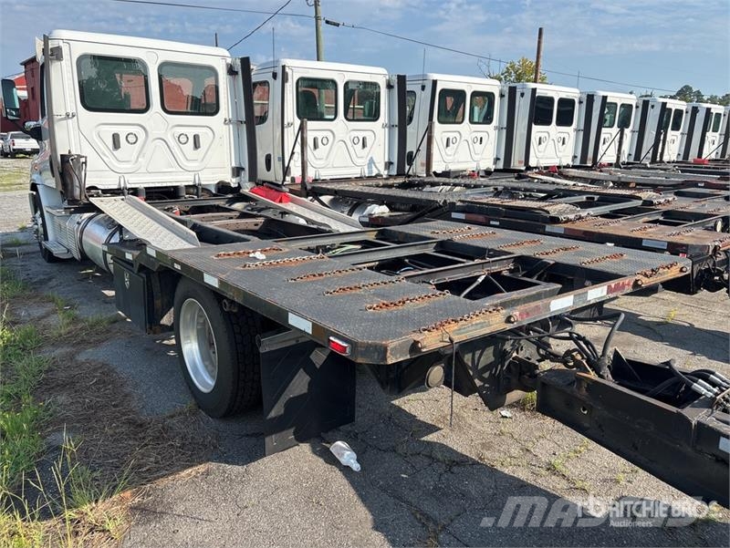 Freightliner Cascadia 113 Camiones portacoches