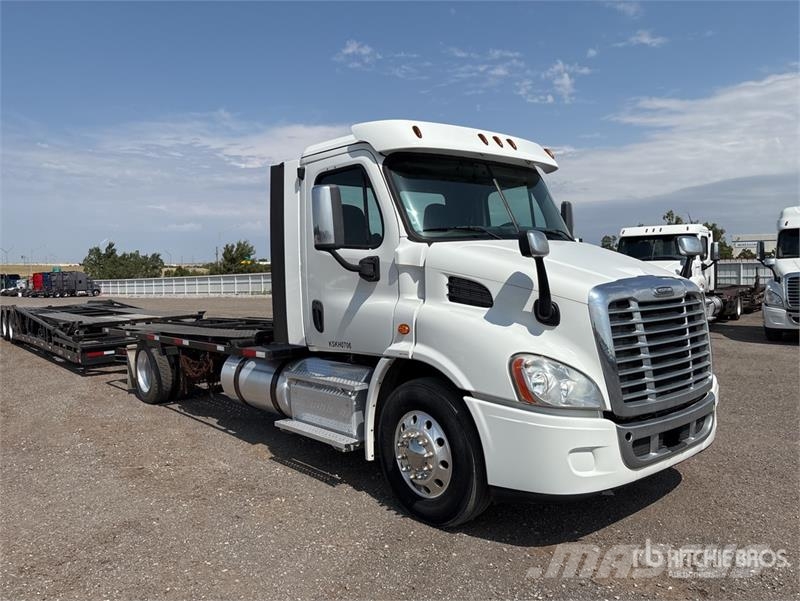 Freightliner Cascadia 113 Camiones portacoches