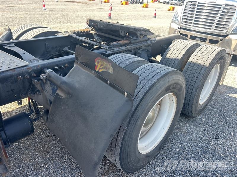 Freightliner Cascadia 125 6x4 T/A Sleeper Truck Tractor Trekkvogner