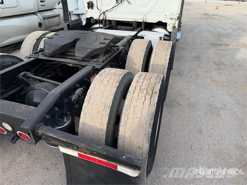 Freightliner Cascadia 125 6x4 T/A Sleeper Truck Tractor Sattelzugmaschinen