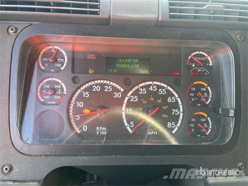 Freightliner Cascadia 125 6x4 T/A Sleeper Truck Tractor Vilcēji