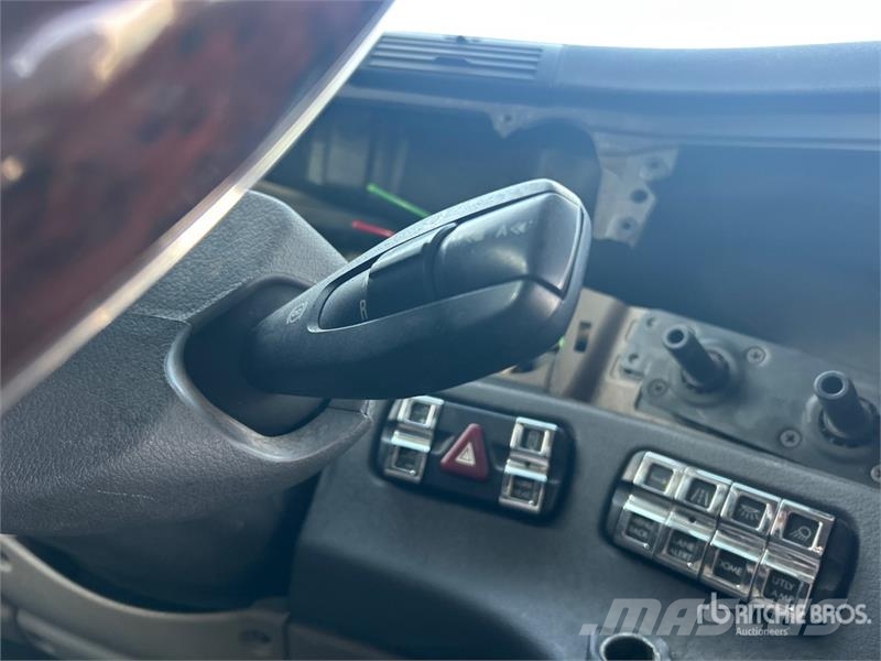 Freightliner Cascadia 125 6x4 T/A Sleeper Truck Tractor (Inoper وحدات الجر