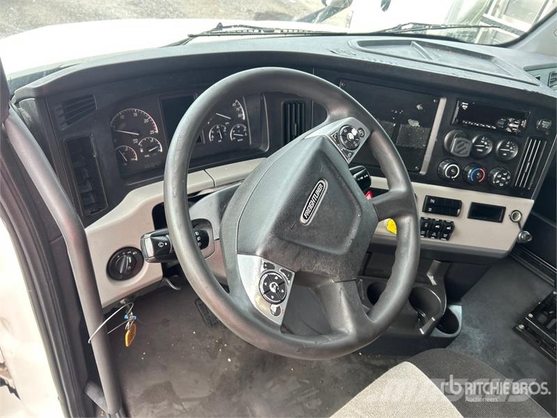 Freightliner Cascadia 126 6x4 T/A Sleeper Truck Tractor Vilcēji