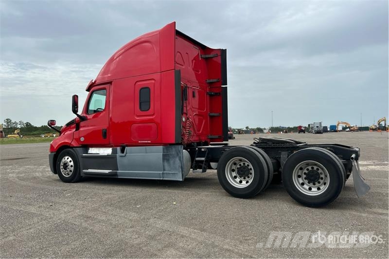 Freightliner Cascadia 126 6x4 T/A Sleeper Truck Tractor Motrici e Trattori Stradali