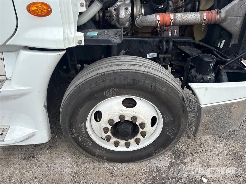 Freightliner Cascadia 125 6x4 T/A Sleeper Truck Tractor Vilcēji