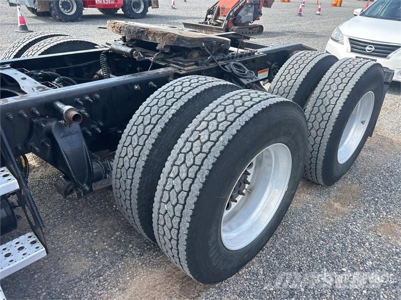 Freightliner Cascadia 125 6x4 T/A Sleeper Truck Tractor Tegljači