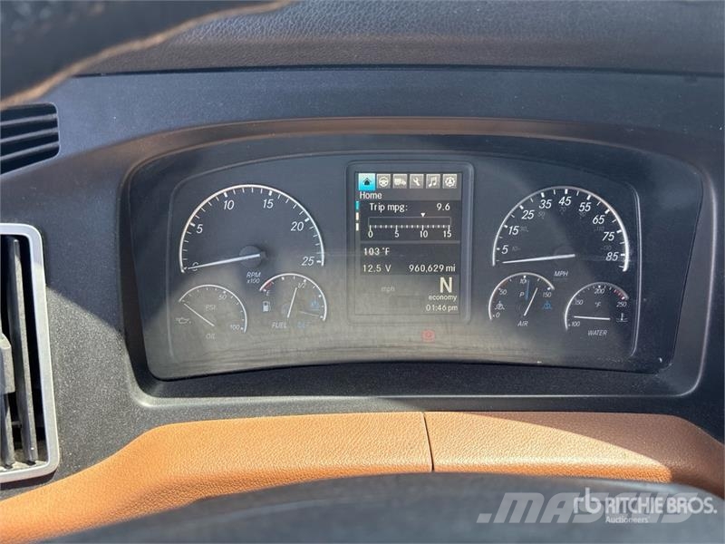 Freightliner Cascadia 126 6x4 T/A Sleeper Truck Tractor Prime Movers