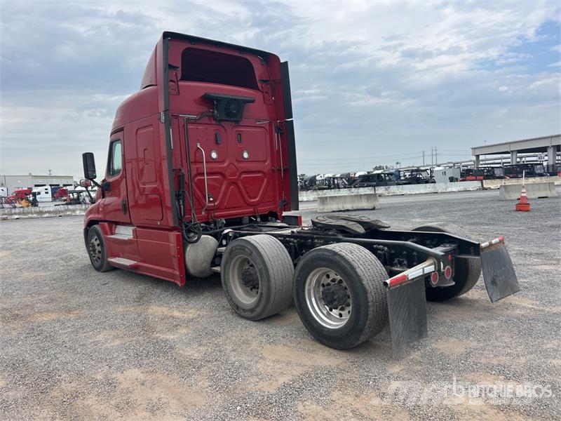Freightliner Cascadia 125 6x4 T/A Sleeper Truck Tractor Sattelzugmaschinen