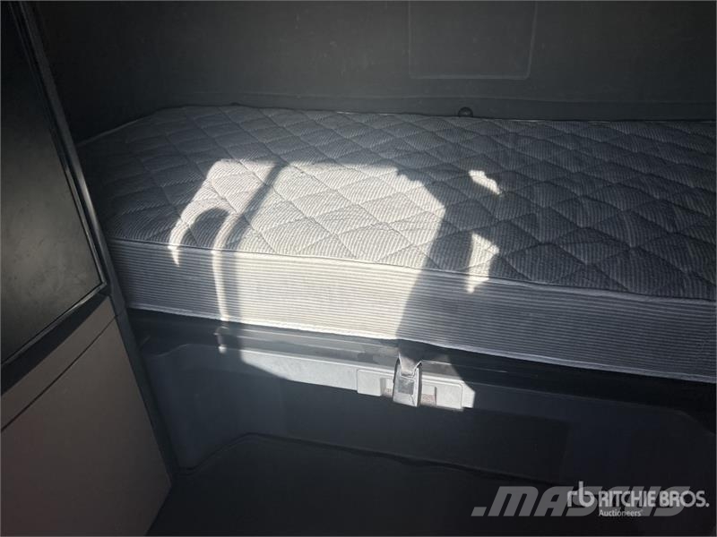 Freightliner Cascadia 125 6x4 T/A Sleeper Truck Tractor Седельные тягачи