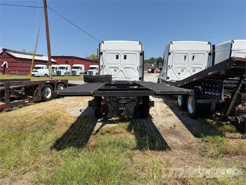Freightliner Cascadia 113 6x4 Sleeper Car Carrier Truck (Inoper Camiones portacoches
