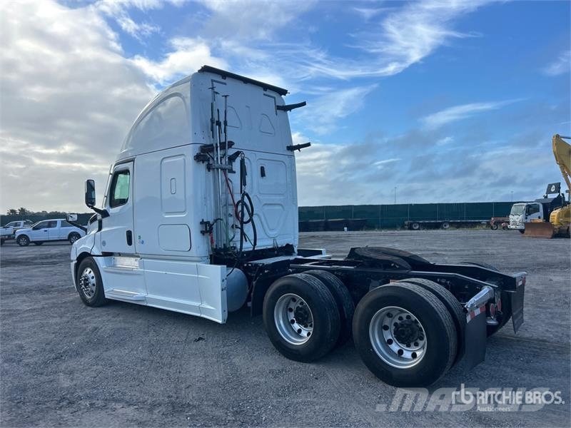 Freightliner Cascadia 126 6x4 T/A Sleeper Truck Tractor Prime Movers