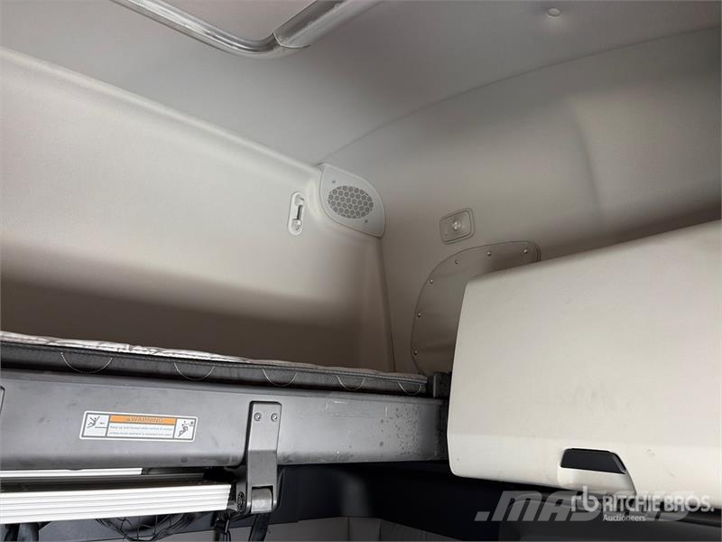 Freightliner Cascadia 126 6x4 T/A Sleeper Truck Tractor Седельные тягачи