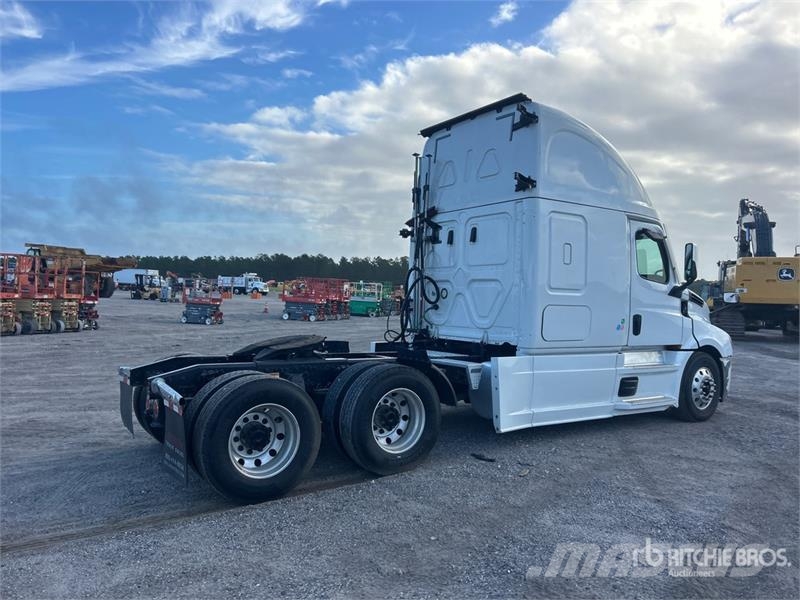 Freightliner Cascadia 126 6x4 T/A Sleeper Truck Tractor Prime Movers