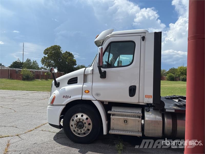Freightliner Cascadia 113 Camiones portacoches