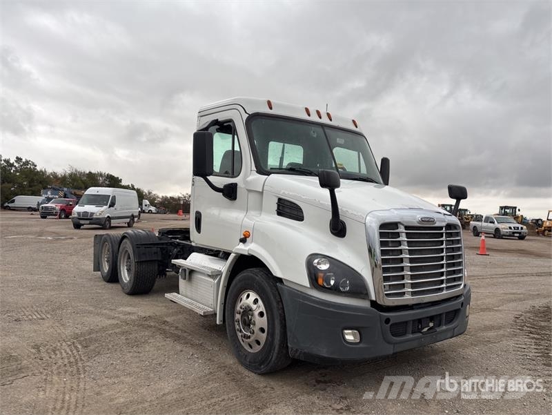 Freightliner Cascadia 113 Sadulveokid