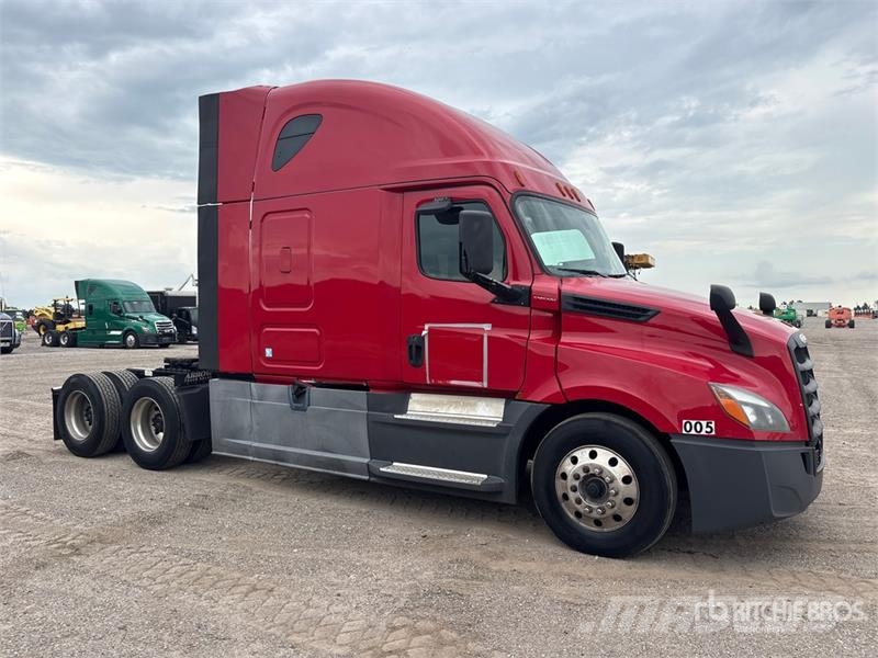 Freightliner Cascadia 126 6x4 T/A Sleeper Truck Tractor Cavalos mecânicos