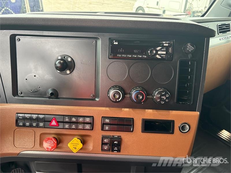 Freightliner Cascadia 126 6x4 T/A Sleeper Truck Tractor Cavalos mecânicos