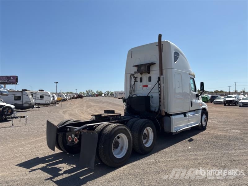 Freightliner Cascadia 125 6x4 T/A Sleeper Truck Tractor Sattelzugmaschinen