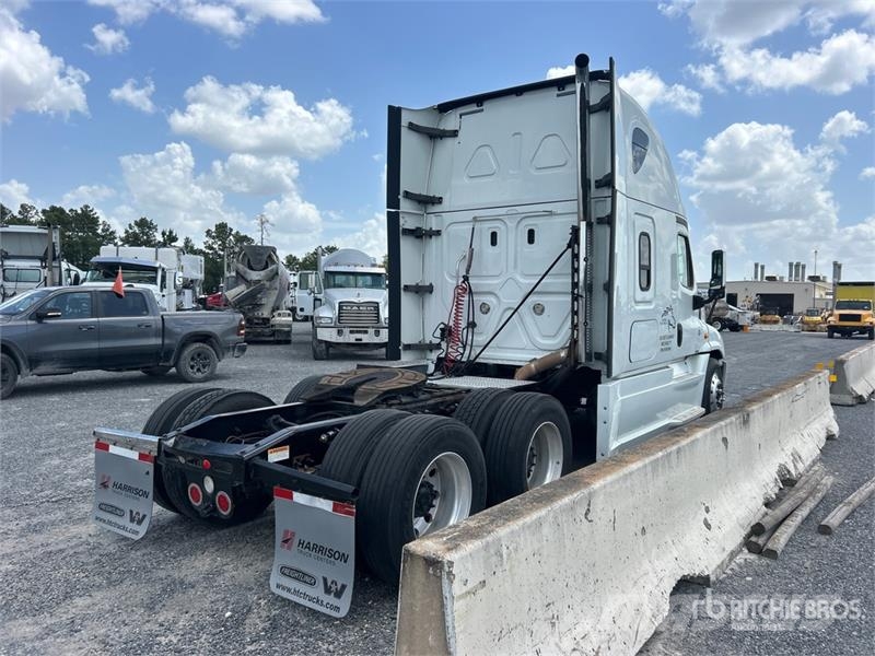 Freightliner Cascadia 125 6x4 Tri/A Day Cab Truck Tractor (Glid Nyergesvontatók