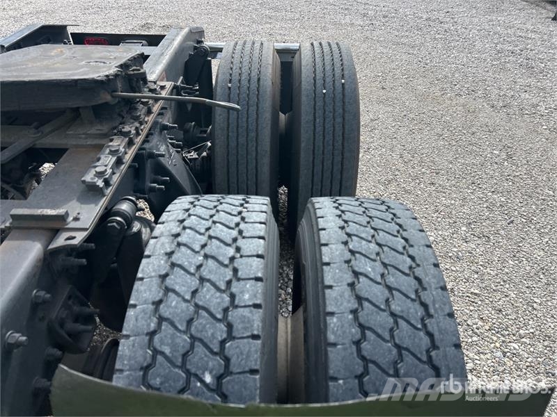 Freightliner Cascadia 126 6x4 T/A Sleeper Truck Tractor 中古トラクターヘッド | トレーラーヘッド