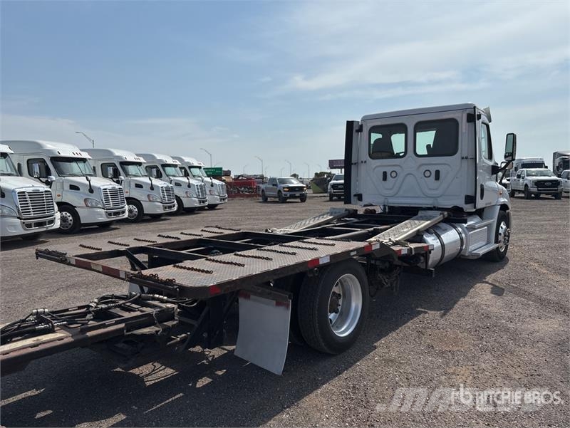 Freightliner Cascadia 113 Camiones portacoches
