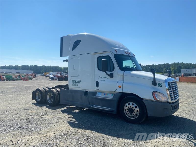 Freightliner Cascadia 125 6x4 T/A Sleeper Truck Tractor Cabezas tractoras