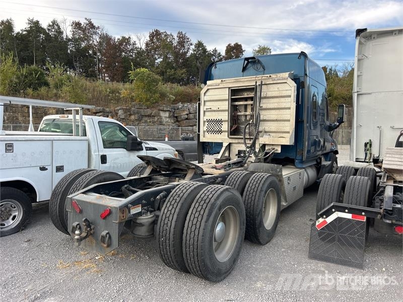 Freightliner Cascadia 125 6x4 T/A Sleeper Truck Tractor Traktorske jedinice