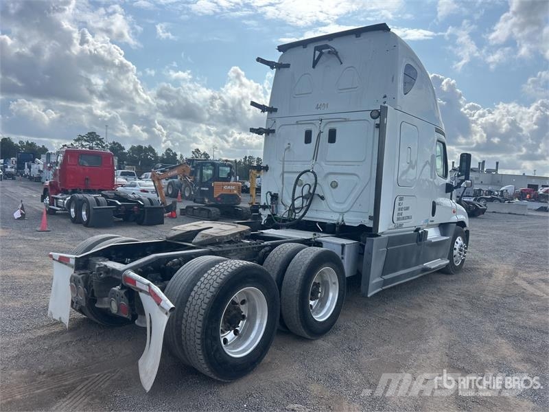 Freightliner Cascadia 125 6x4 T/A Sleeper Truck Tractor Седельные тягачи