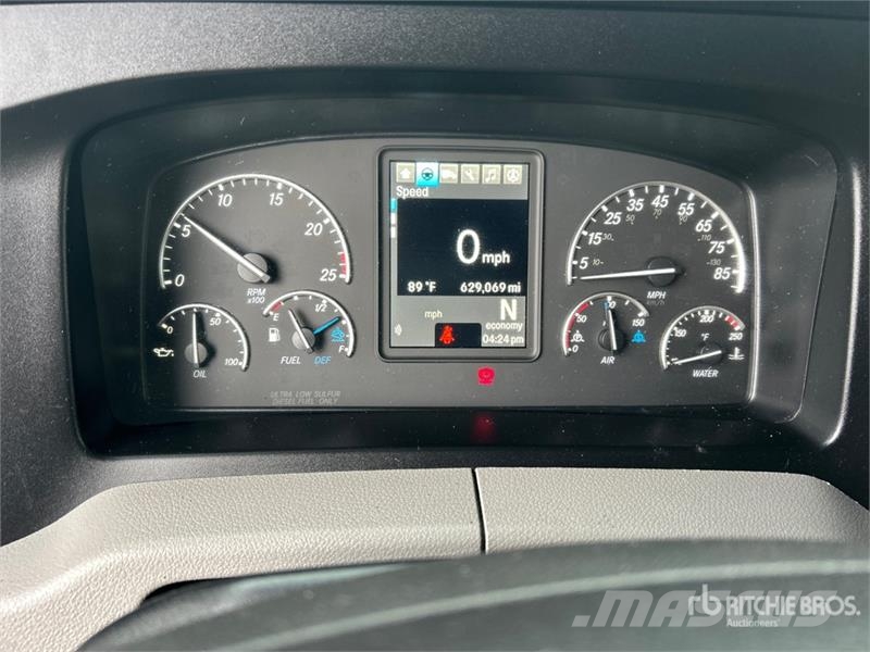 Freightliner Cascadia 126 6x4 T/A Sleeper Truck Tractor Tractor Units