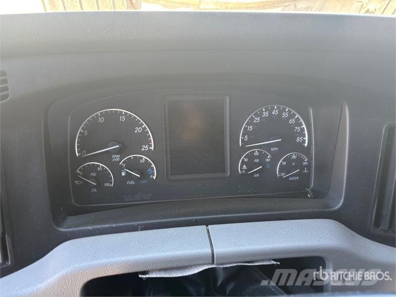 Freightliner Cascadia 126 6x4 T/A Sleeper Truck Tractor Sattelzugmaschinen
