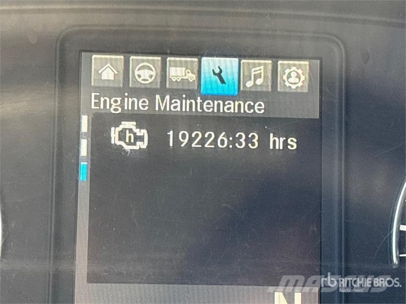 Freightliner Cascadia 126 6x4 T/A Sleeper Truck Tractor 曳引機組件