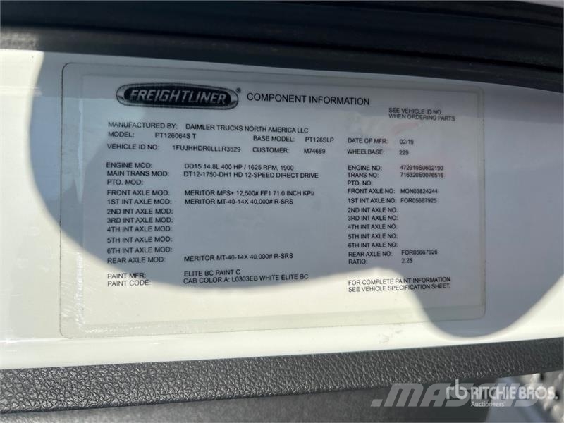Freightliner Cascadia 126 6x4 T/A Sleeper Truck Tractor Tegljači