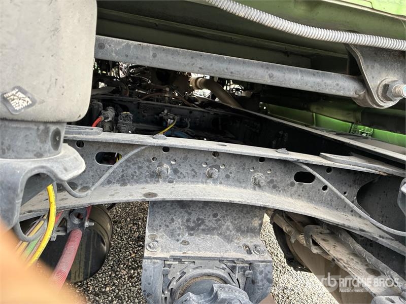 Freightliner Cascadia 126 6x4 T/A Sleeper Truck Tractor 中古トラクターヘッド | トレーラーヘッド