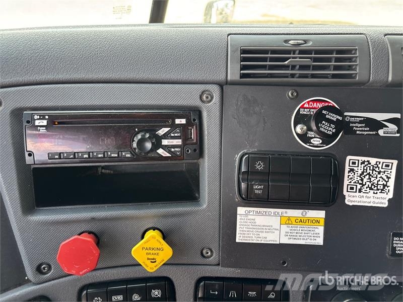 Freightliner Cascadia 125 6x4 T/A Sleeper Truck Tractor Dragbilar