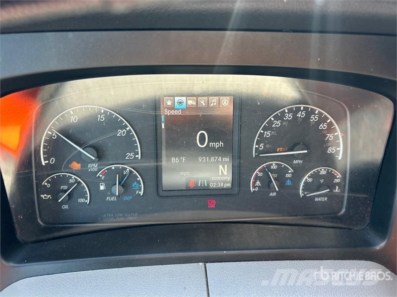 Freightliner Cascadia 126 6x4 T/A Sleeper Truck Tractor Седельные тягачи