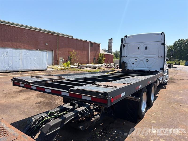 Freightliner Cascadia 113 6x4 Sleeper Car Carrier Truck Trasportatore per veicoli