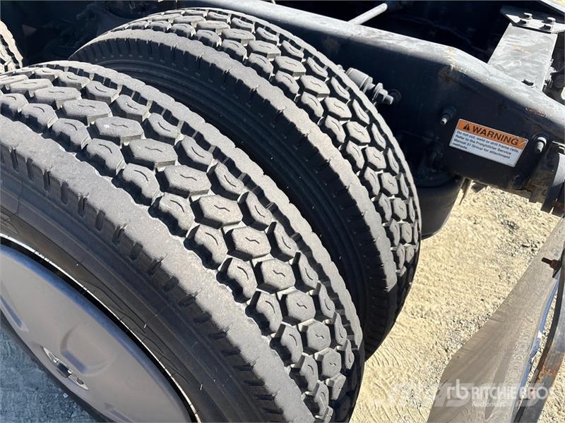 Freightliner Cascadia 126 6x4 T/A Sleeper Truck Tractor Sattelzugmaschinen