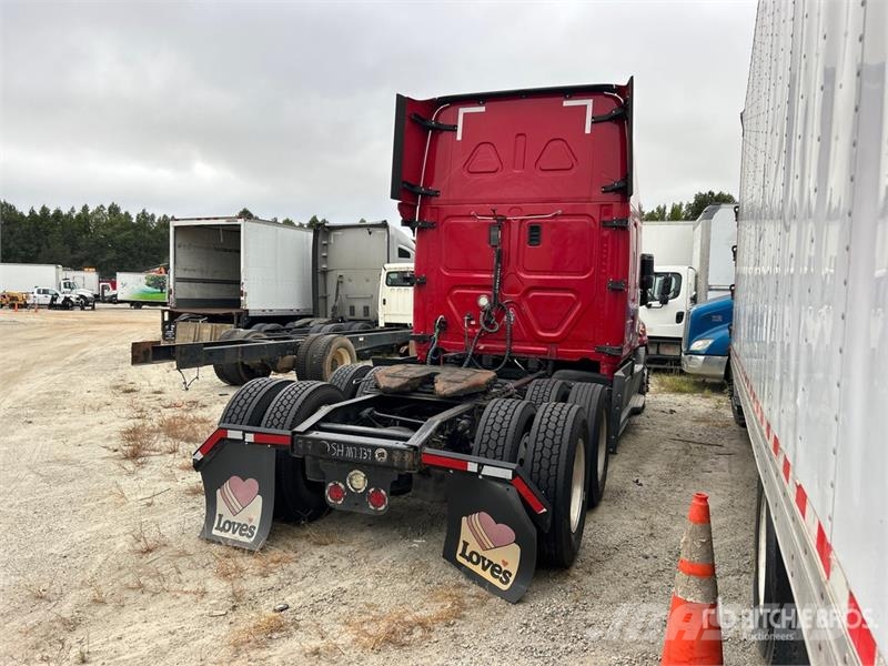 Freightliner Cascadia 125 6x4 T/A Sleeper Truck Tractor (Inoper Влекачи