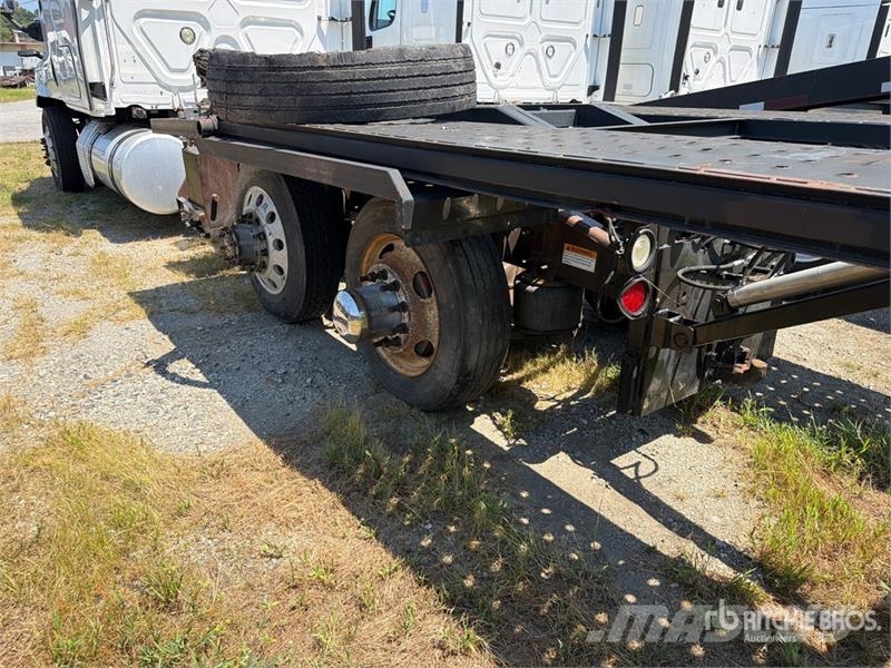 Freightliner Cascadia 113 6x4 Sleeper Car Carrier Truck (Inoper Camiones portacoches