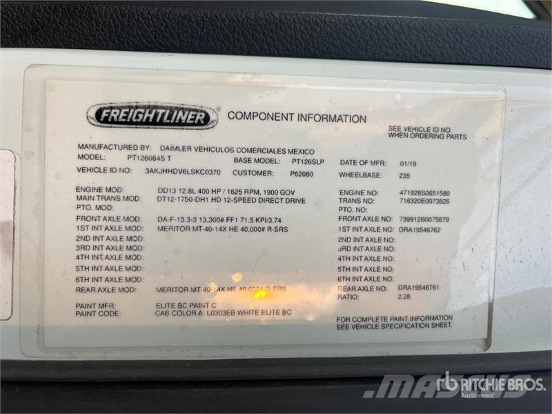 Freightliner Cascadia 126 6x4 T/A Sleeper Truck Tractor Sattelzugmaschinen
